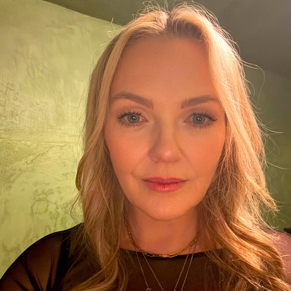 Meet your Posher, Alexandra - Picture 1 of 1